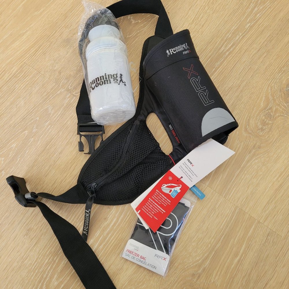 Running Room hydration fanny pack water bottle cool pack Nwt